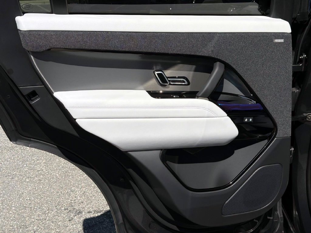 New 2027 Land Rover Range Rover Sport SE AWD/4WD image 11
