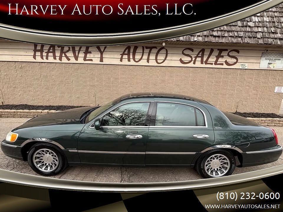 Used 2001 Lincoln Town Car Signature RWD image 1