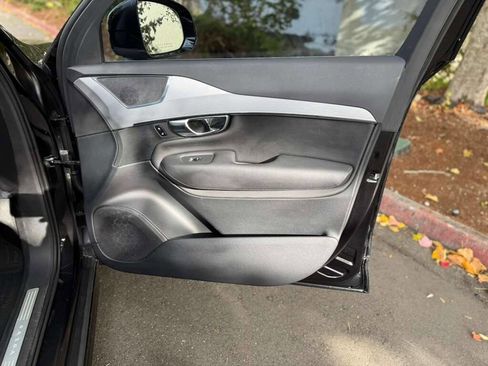 Used 2017 Volvo XC90 T6 Momentum w/ Vision Package image 27