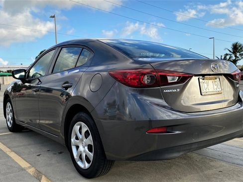 Used 2017 MAZDA MAZDA3 Sport FWD image 5