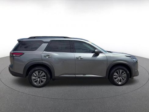 Used 2025 Nissan Pathfinder SV FWD image 13