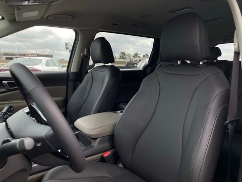 New 2026 Kia Carnival LXS image 9