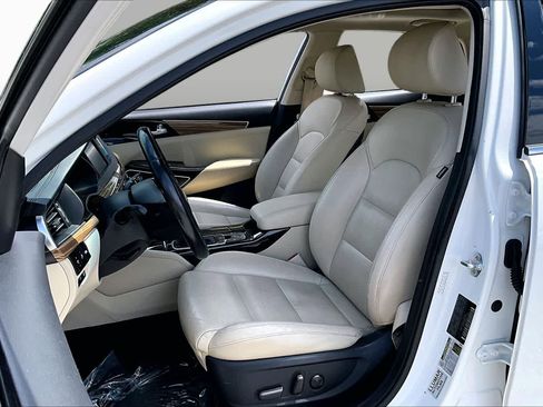 Used 2019 Kia Cadenza Technology FWD image 14