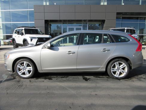Used 2015 Volvo V60 T5 Premier Plus image 3