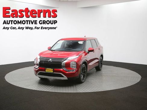 Used 2023 Mitsubishi Outlander SE image 53