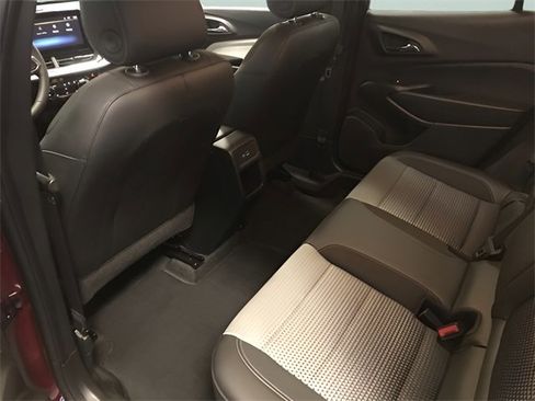 Used 2025 Chevrolet Trax LT w/ LT Convenience Package image 13