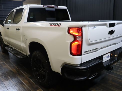 Used 2024 Chevrolet Silverado 1500 LT Trail Boss w/ Convenience Package II image 3