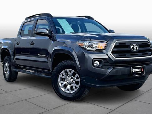 Used 2017 Toyota Tacoma SR5 w/ Tow Package image 3