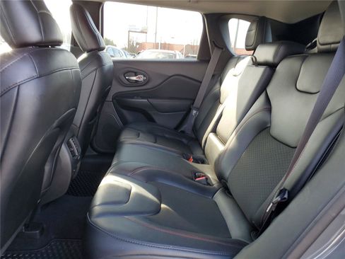 Used 2022 Jeep Cherokee Trailhawk image 13