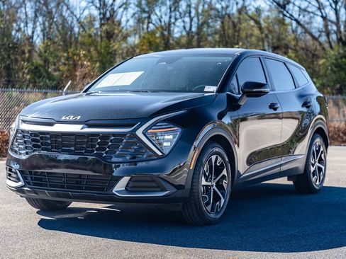 Used 2024 Kia Sportage EX image 2