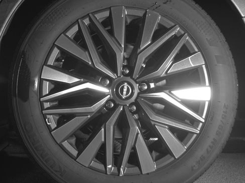 Used 2025 Nissan Altima 2.5 SV FWD image 14