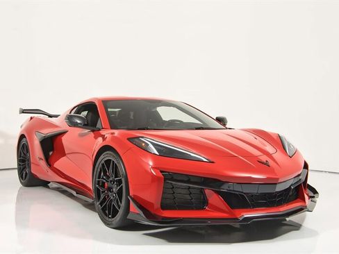 Used 2023 Chevrolet Corvette Z06 w/ Z07 Performance Package RWD image 2