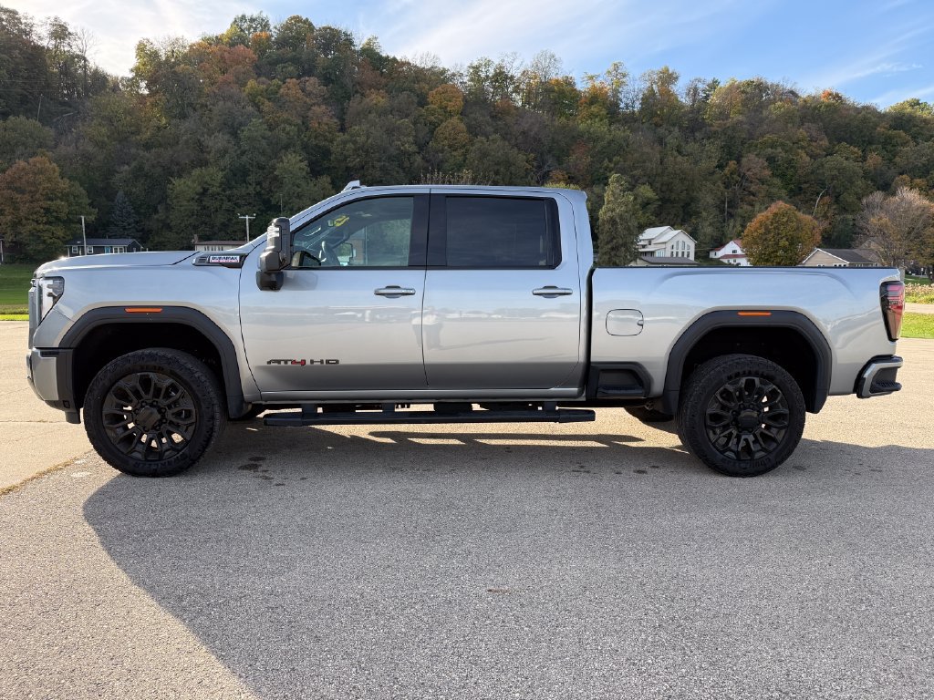 Used 2025 GMC Sierra 2500 AT4 w/ AT4 Preferred Package AWD/4WD image 4