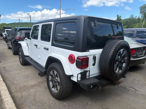 Used 2022 Jeep Wrangler Unlimited Sahara w/ LED Lighting Group AWD/4WD image 10