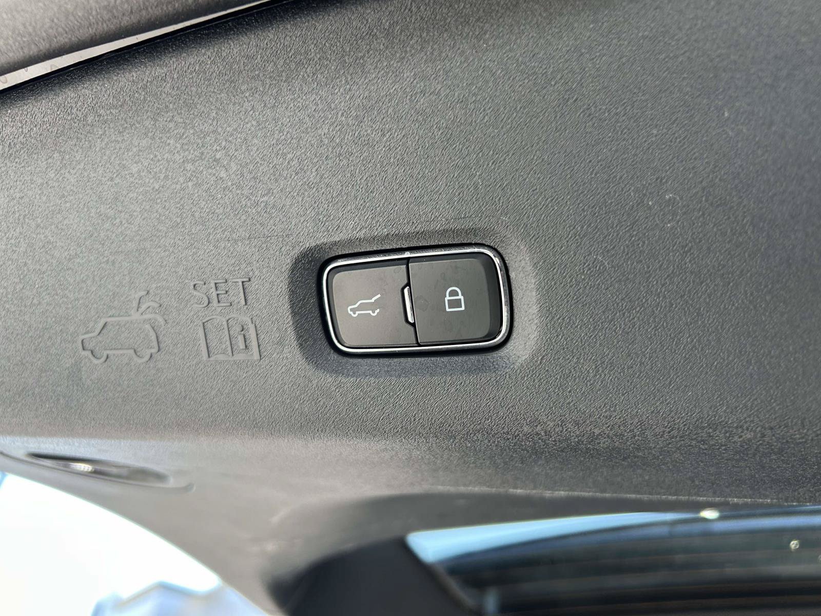 Used 2025 Ford Expedition Active RWD image 16