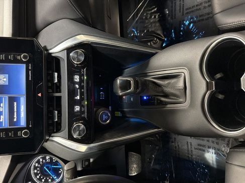 Used 2022 Toyota Venza XLE image 27