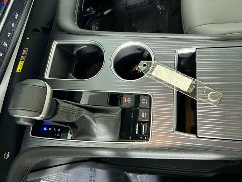 Used 2025 Toyota Sienna XLE image 22