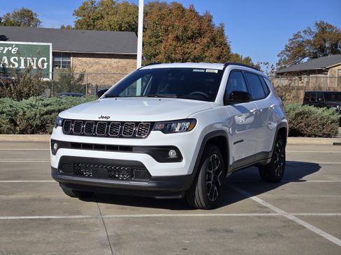 New 2026 Jeep Compass Latitude image 2