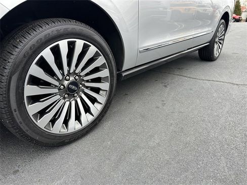 Used 2019 Lincoln Navigator L Reserve image 12