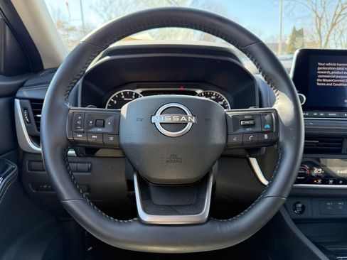 Certified 2025 Nissan Rogue SV image 14