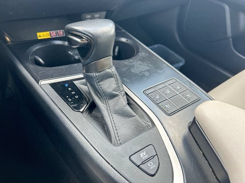 Used 2023 Lexus UX 250h FWD w/ Accessory Package (Z2) image 3
