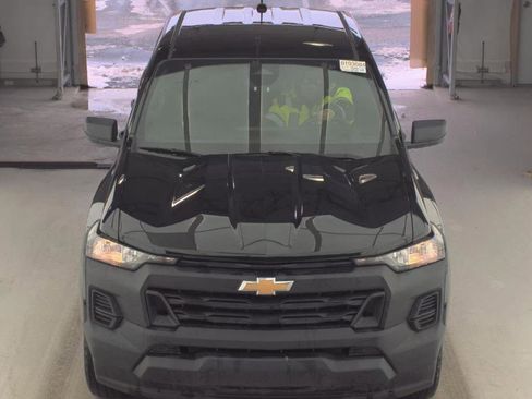 Used 2024 Chevrolet Colorado W/T image 2