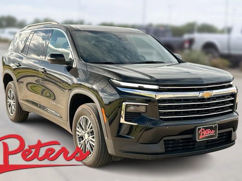 Used 2024 Chevrolet Traverse LT image 1