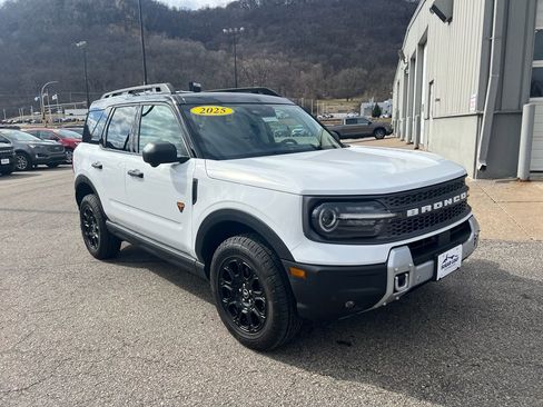 Used 2025 Ford Bronco Sport Badlands AWD/4WD image 3