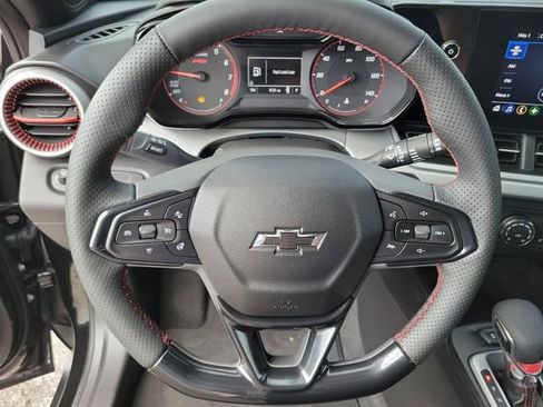 Used 2025 Chevrolet Trax RS w/ Driver Confidence Package image 19