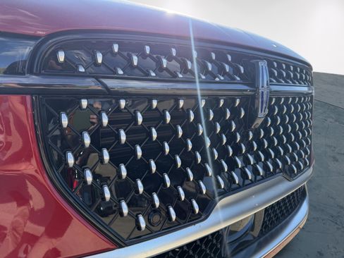 New 2026 Lincoln Nautilus Reserve AWD/4WD image 9