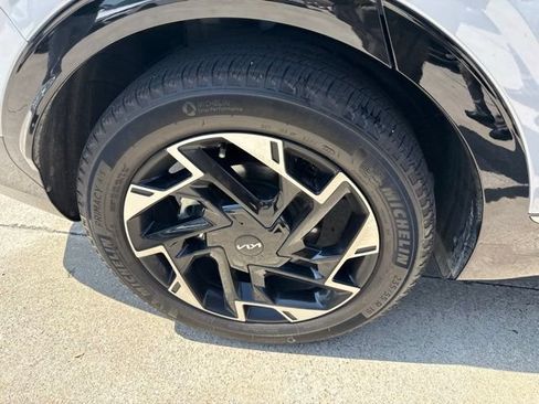 Certified 2025 Kia Sportage SX FWD image 4
