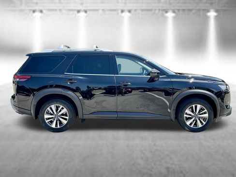 Certified 2022 Nissan Pathfinder SL w/ SL Black Package FWD image 5
