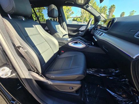 Used 2025 Mercedes-Benz GLS 450 4MATIC image 11