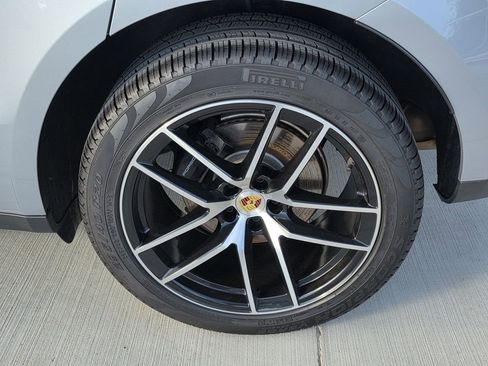Used 2025 Porsche Macan image 13