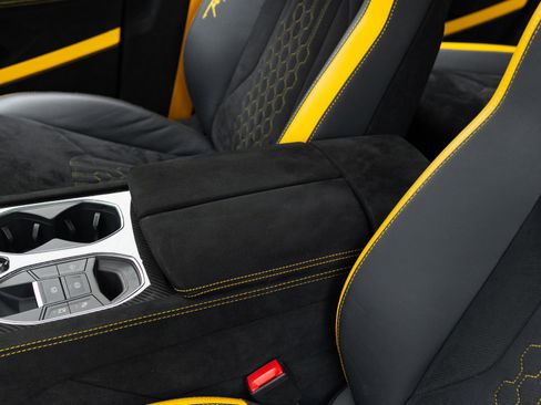 Used 2024 Lamborghini Urus Performante image 44