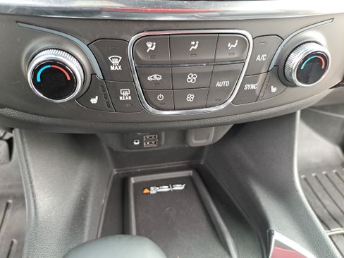 Used 2023 Chevrolet Traverse RS AWD/4WD image 24