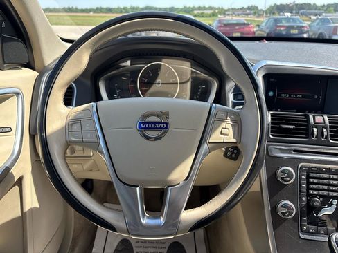 Used 2016 Volvo XC60 T5 Premier w/ Proximity Package image 13