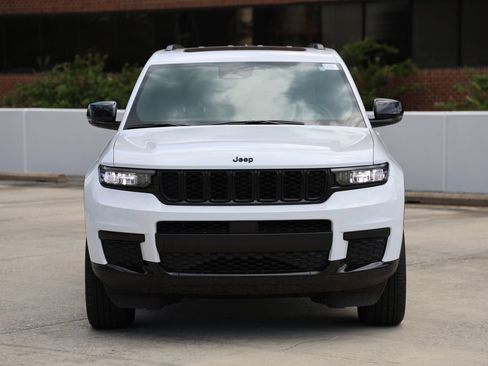 Used 2024 Jeep Grand Cherokee L Altitude AWD/4WD image 5