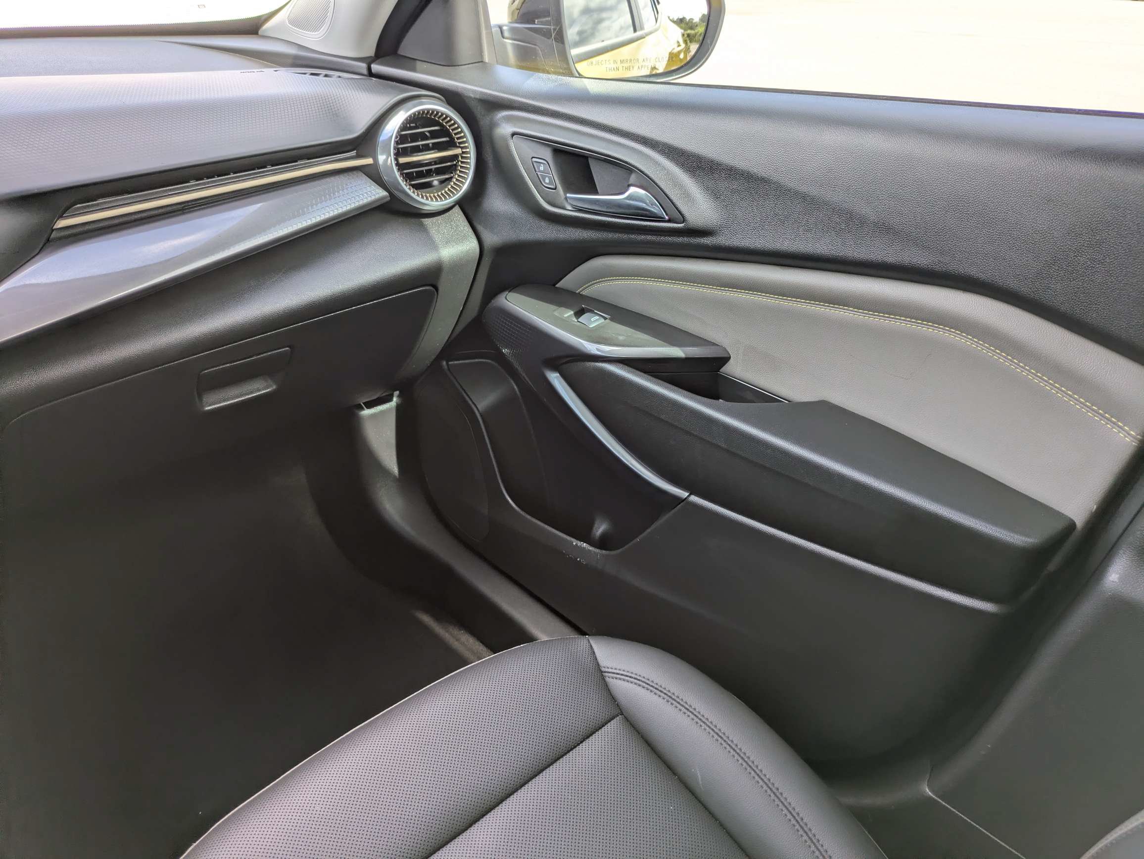Used 2025 Chevrolet Trax ACTIV w/ Driver Confidence Package FWD image 17