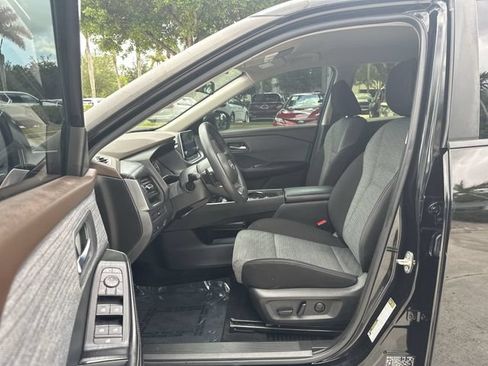Used 2023 Nissan Rogue SV FWD image 22
