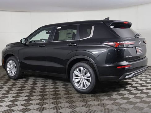 New 2026 Mitsubishi Outlander ES FWD image 8