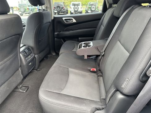 Used 2020 Nissan Pathfinder SV image 26