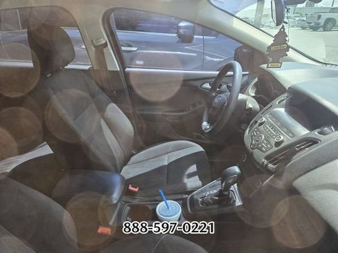 Used 2018 Ford Focus SE FWD image 9