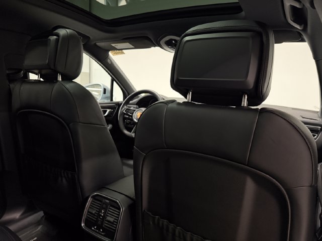 Certified 2026 Porsche Macan AWD/4WD image 26