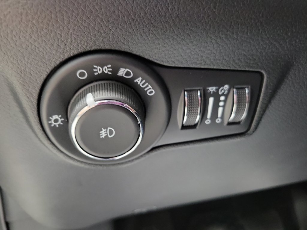 Used 2026 Jeep Compass Trailhawk AWD/4WD image 39