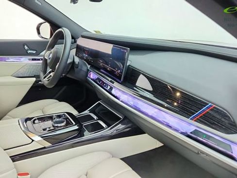 Used 2024 BMW i7 eDrive50 w/ M Sport Package RWD image 21