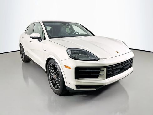 Used 2025 Porsche Cayenne S image 7