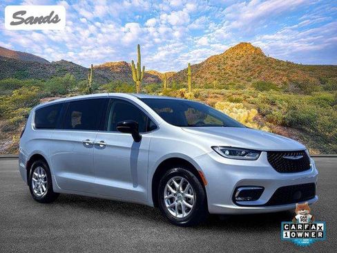 Used 2024 Chrysler Pacifica Touring-L FWD image 1