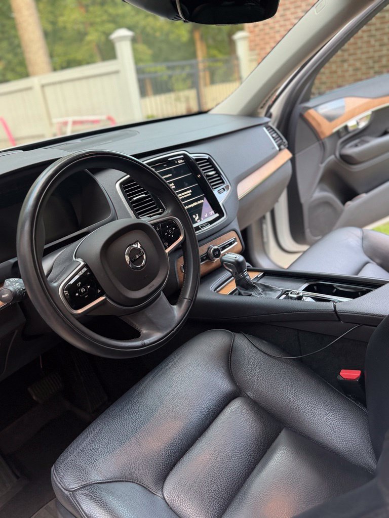 Used 2022 Volvo XC90 T6 Momentum w/ Advanced Package AWD/4WD image 7