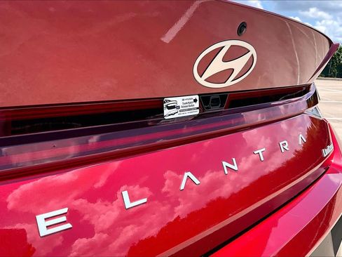 Used 2025 Hyundai Elantra Limited FWD image 28